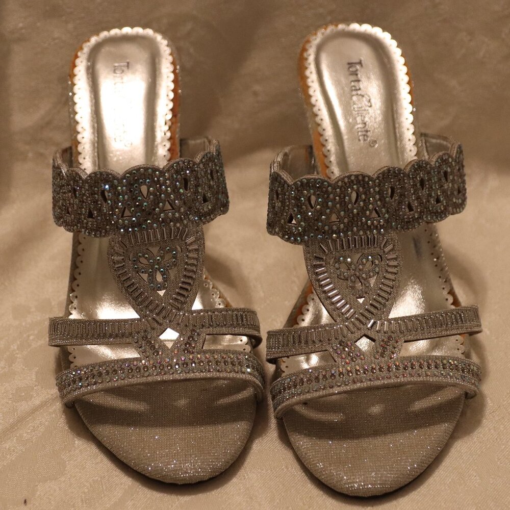 Torta Caliente shoes Size 7.5M Style Sheen Silver Metallic Sparkle
